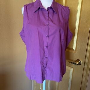 Columbia Sleeveless Button-Down Top in Violet. NWT.